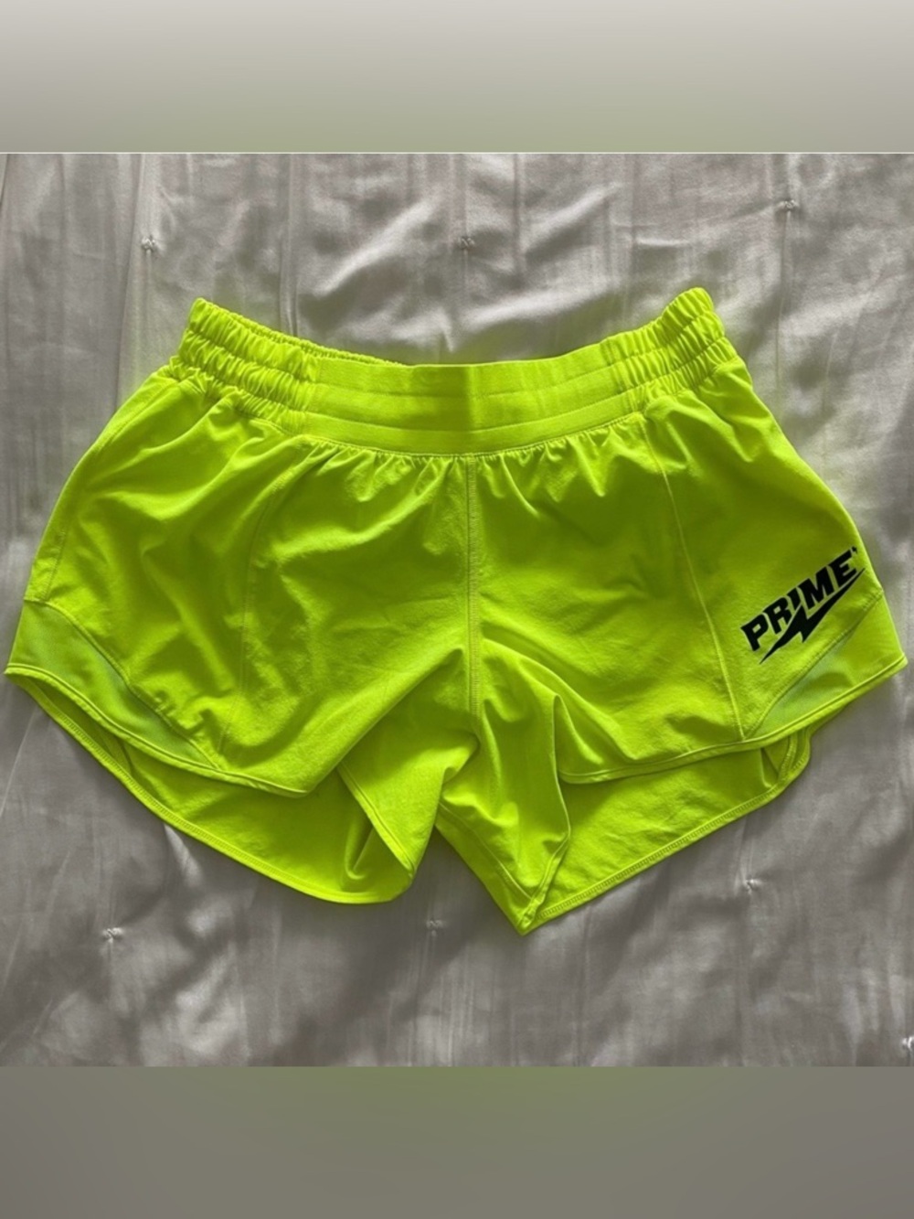 Lululemon Hotty Hot Short Low Rise Size 8 Highlight Yellow